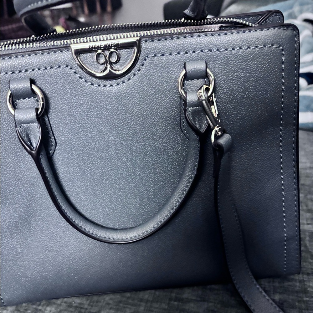 Beautiful Nine West Handbag - Picture 3 of 3